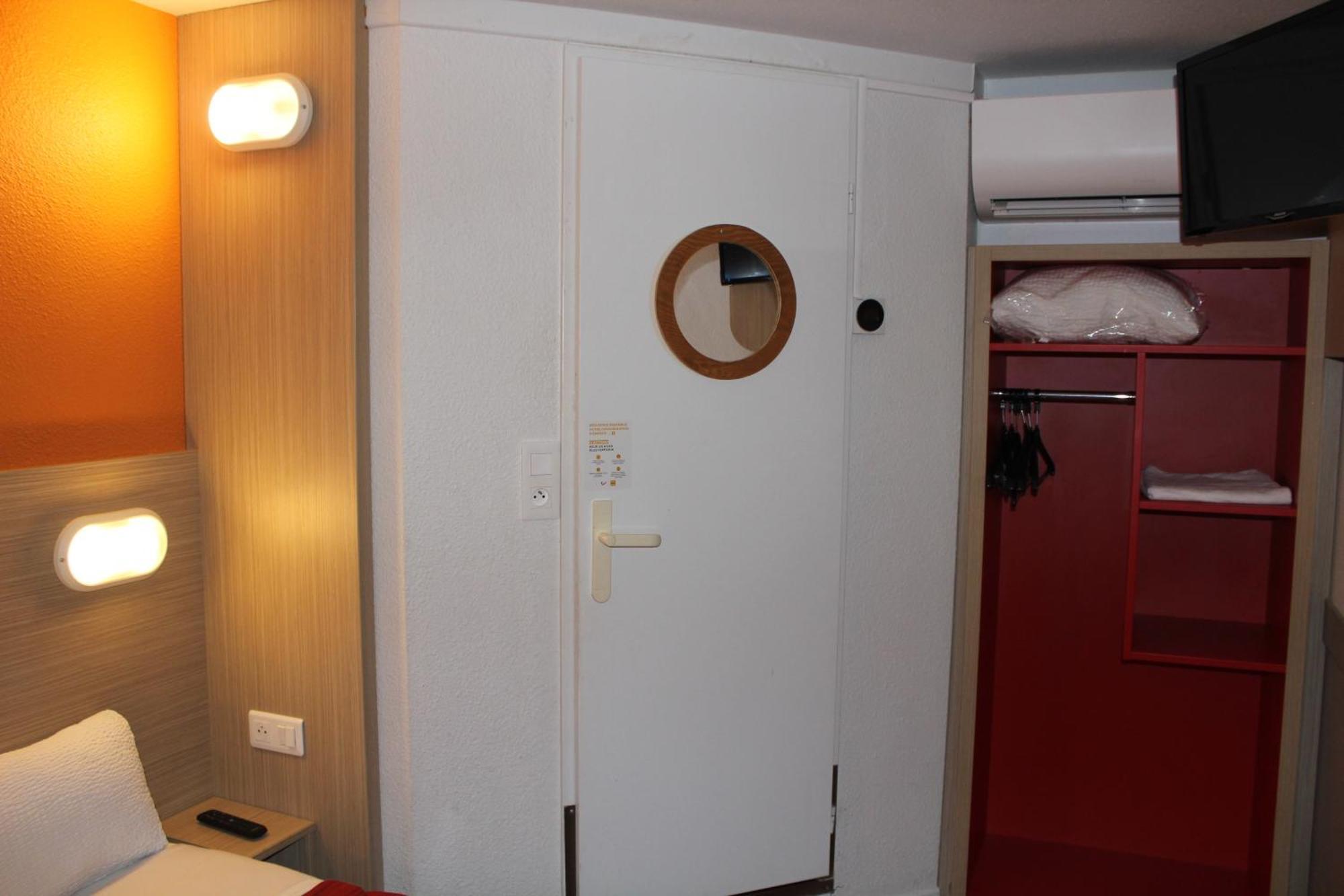 Premiere Classe St Quentin en Yvelines Elancourt Trappes Exterior foto
